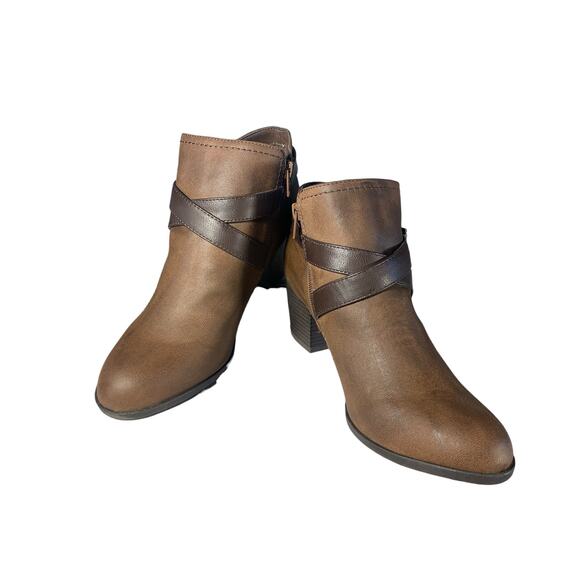 Indigo Rd. Women's Sable Ankle High Brown Faux Leather Boots 10 - Picture 2 of 8